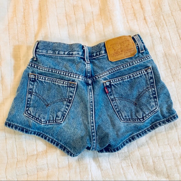 Levi Hi-Rise Shorts - Picture 4 of 4